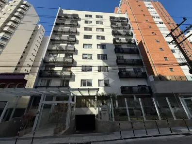 Apartamento com 2 Quartos para alugar, 75m² no Centro, Florianópolis