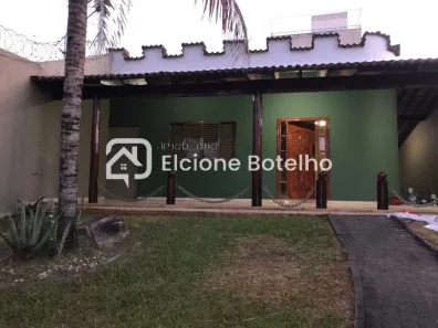 Casa com 3 Quartos para alugar, 182m² no Santa Mônica, Uberlândia