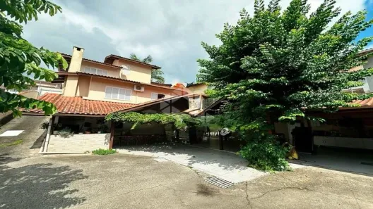 Casa com 5 Quartos para alugar, 240m² no Trindade, Florianópolis