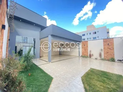 Casa com 3 Quartos à venda, 215m² no Novo Mundo, Uberlândia
