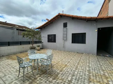 Casa com 4 Quartos para alugar, 225m² no Eldorado, Contagem