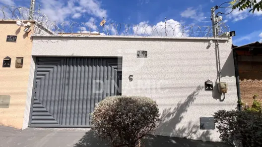 Casa com 3 Quartos à venda, 135m² no Parque Floresta, Aparecida de Goiânia