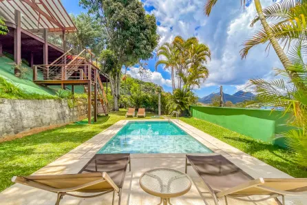 Casa de Condomínio com 5 Quartos à venda, 174m² no Nogueira, Petrópolis