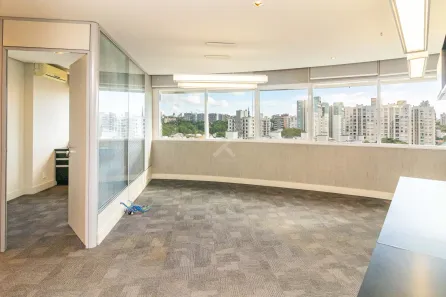 Sala Comercial à venda, 46m² no Passo da Areia, Porto Alegre