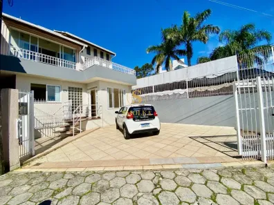 Casa com 3 Quartos para alugar, 145m² no Agronômica, Florianópolis