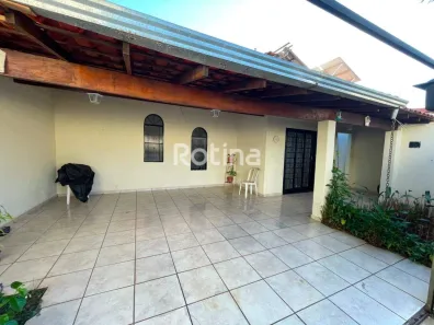 Casa com 3 Quartos à venda, 174m² no Santa Mônica, Uberlândia
