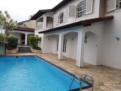 Sobrado com 5 Quartos à venda, 450m² no Vila Oliveira, Mogi das Cruzes