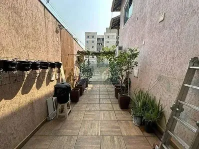 Casa com 3 Quartos à venda, 250m² no Cabral, Contagem