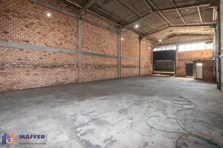 Galpão/Depósito/Armazém com 2 Quartos à venda, 600m² no Navegantes, Porto Alegre