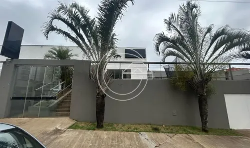 Imóvel Comercial com 3 Quartos para alugar, 10m² no Centro, Marília