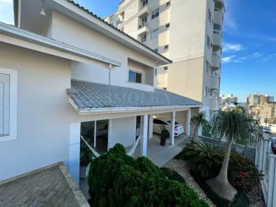 Imóvel Comercial com 3 Quartos à venda, 390m² no Barreiros, São José