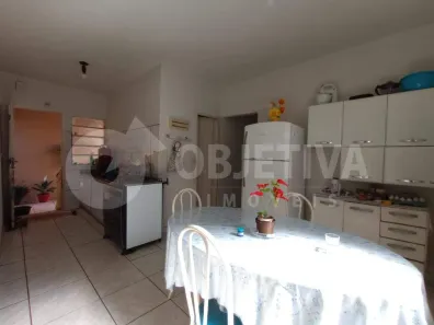 Casa com 2 Quartos à venda, 82m² no Laranjeiras, Uberlândia