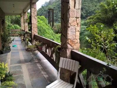Casa com 6 Quartos à venda, 780m² no Samambaia, Petrópolis