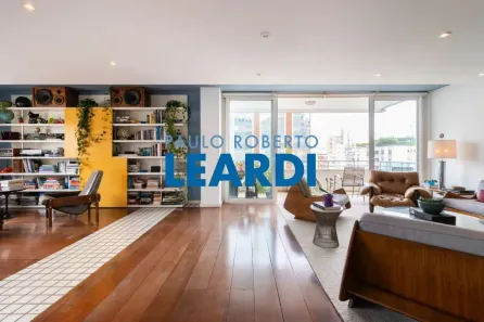 Apartamento com 3 Quartos à venda, 225m² no Cerqueira César, São Paulo