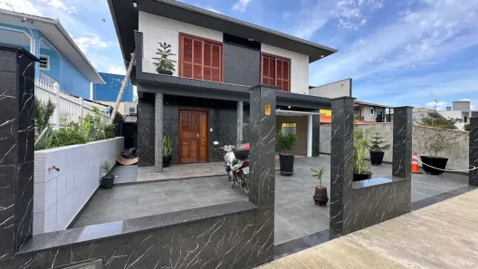 Sobrado com 3 Quartos à venda, 278m² no Praia de Fora, Palhoça