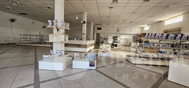 Ponto Comercial para alugar, 1000m² no Nossa Senhora Aparecida, Uberlândia