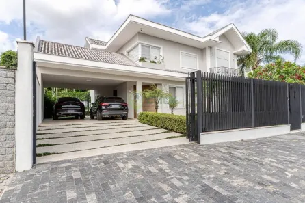 Casa com 3 Quartos para alugar, 319m² no Saguaçu, Joinville