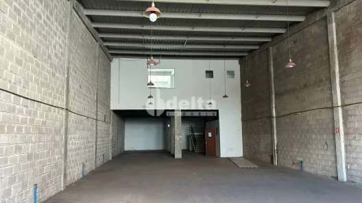 Ponto Comercial para alugar, 550m² no Santa Rosa, Uberlândia