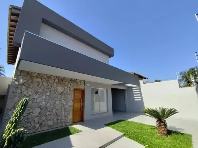 Sobrado com 4 Quartos à venda, 240m² no Carandá Bosque, Campo Grande