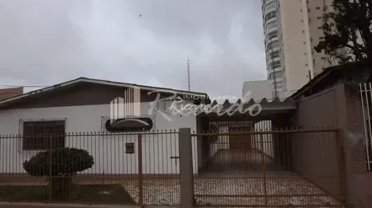 Casa com 4 Quartos à venda, 254m² no Centro, Arapongas