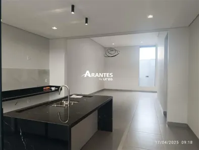 Casa com 3 Quartos à venda, 165m² no Grand Ville, Uberlândia