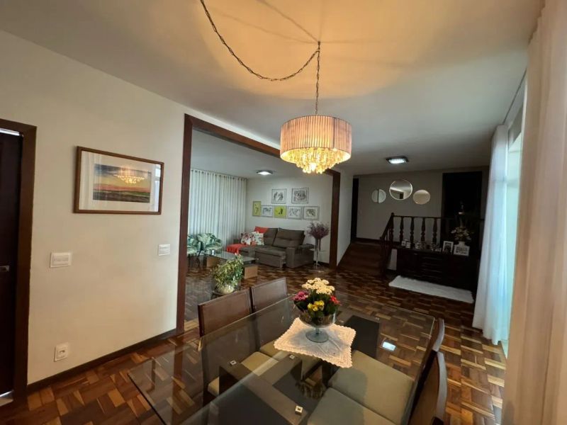 Casa com 4 quartos — Santa Efigênia, Belo Horizonte