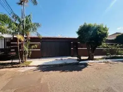 Casa com 4 Quartos à venda, 200m² no Jardim América, Campo Grande