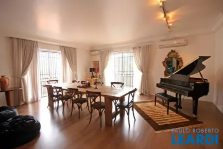 Sobrado com 4 Quartos à venda, 700m² no Pacaembu, São Paulo