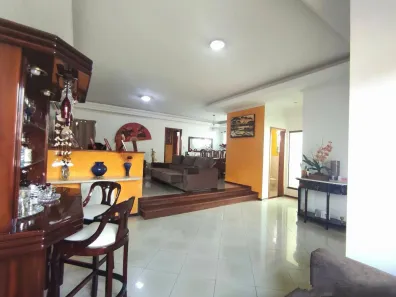 Casa de Condomínio com 3 Quartos à venda, 360m² no Vila Aviação, Bauru