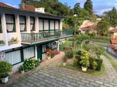 Casa com 4 Quartos à venda, 425m² no Valparaíso, Petrópolis