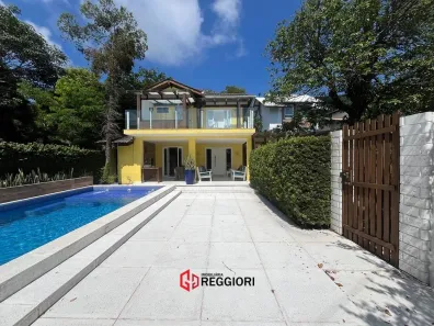 Casa com 3 Quartos à venda, 350m² no Praia das Taquaras, Balneário Camboriú