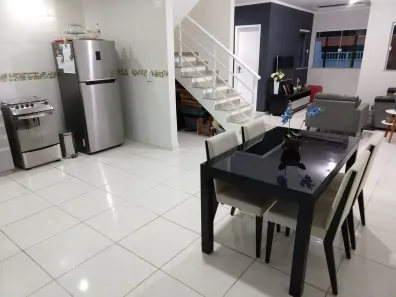 Casa com 2 Quartos à venda, 125m² no Lagoa, Macaé