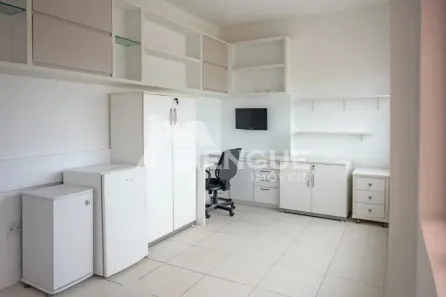Sala Comercial à venda, 21m² no Passo da Areia, Porto Alegre