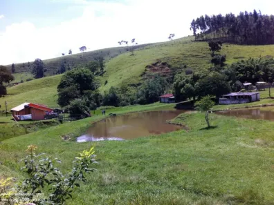 Fazenda/Sítio com 4 Quartos à venda, 300m² no Centro, Piracaia