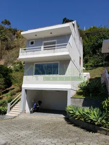 Casa de Condomínio com 3 Quartos à venda, 200m² no Valparaíso, Petrópolis