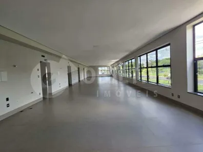 Sala Comercial para alugar, 392m² no Saraiva, Uberlândia