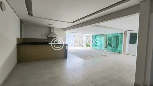 Casa com 4 Quartos à venda, 328m² no Segismundo Pereira, Uberlândia