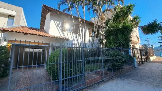 Casa com 3 Quartos para alugar, 227m² no Santana, Porto Alegre