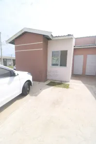 Casa de Condomínio com 2 Quartos para alugar, 52m² no Três Vendas, Pelotas