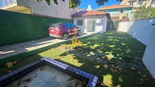 Casa com 6 Quartos para alugar, 360m² no Barreiros, São José