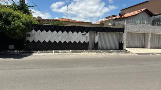 Casa com 4 Quartos à venda, 260m² no Itaperi, Fortaleza