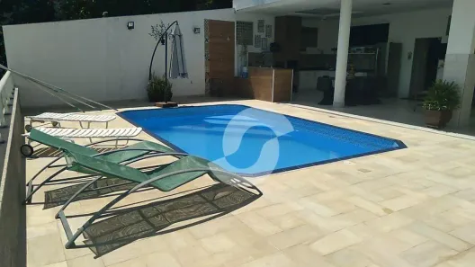 Casa de Condomínio com 4 Quartos à venda, 240m² no Charitas, Niterói
