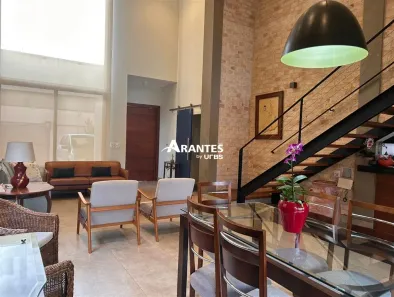 Sobrado com 4 Quartos à venda, 265m² no Jardim Inconfidência, Uberlândia