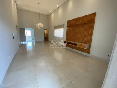 Casa com 3 Quartos para alugar, 200m² no Jardim Inconfidência, Uberlândia