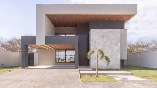 Casa de Condomínio com 4 Quartos à venda, 240m² no Loteamento Caribe, Palmas
