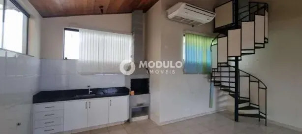 Casa com 7 Quartos à venda, 360m² no Santa Mônica, Uberlândia