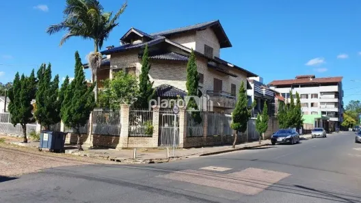 Casa com 3 Quartos para alugar, 394m² no Vila Eunice Nova, Cachoeirinha