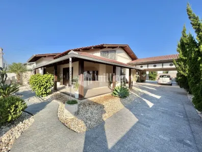Casa com 3 Quartos à venda, 200m² no Souza Cruz, Brusque