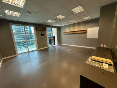 Sala Comercial para venda ou aluguel, 69m² no Vila Cordeiro, São Paulo
