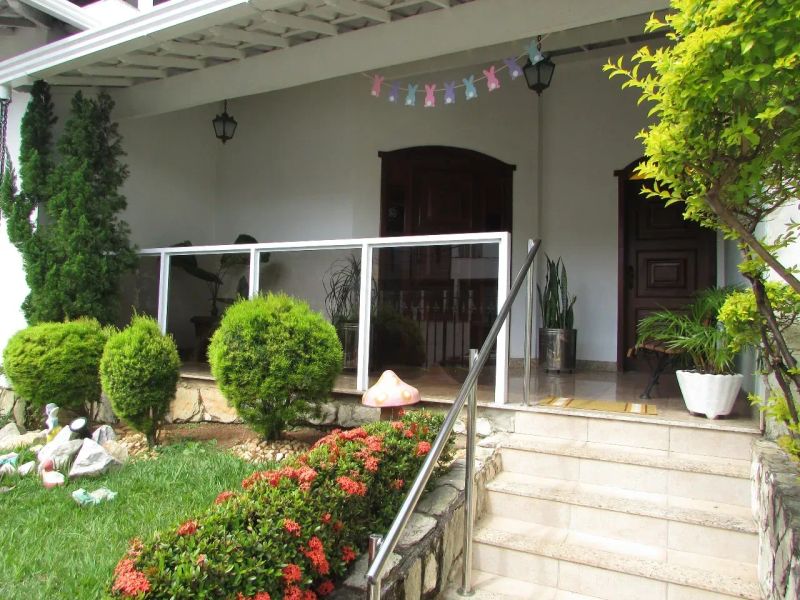 Casa com 4 quartos — São José, Belo Horizonte
